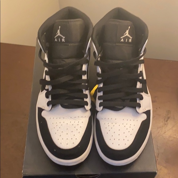 AIR JORDAN 1 MID main image 4